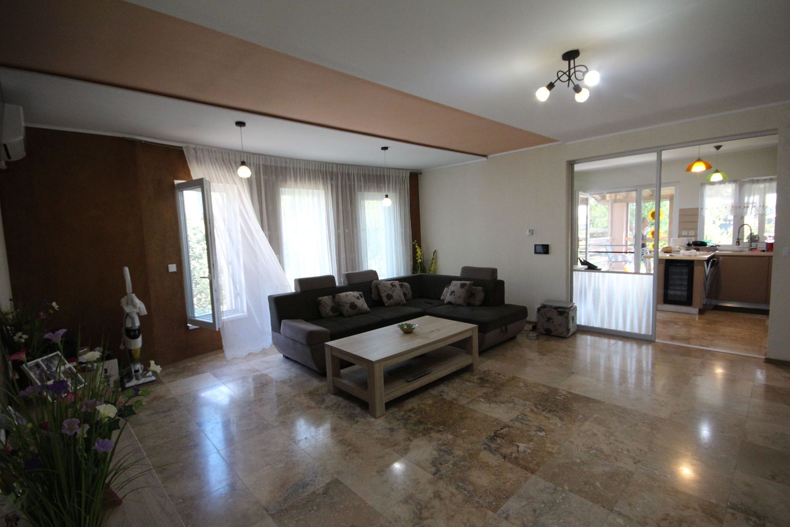 Cocheta si mobilata pe parter - Poză 1