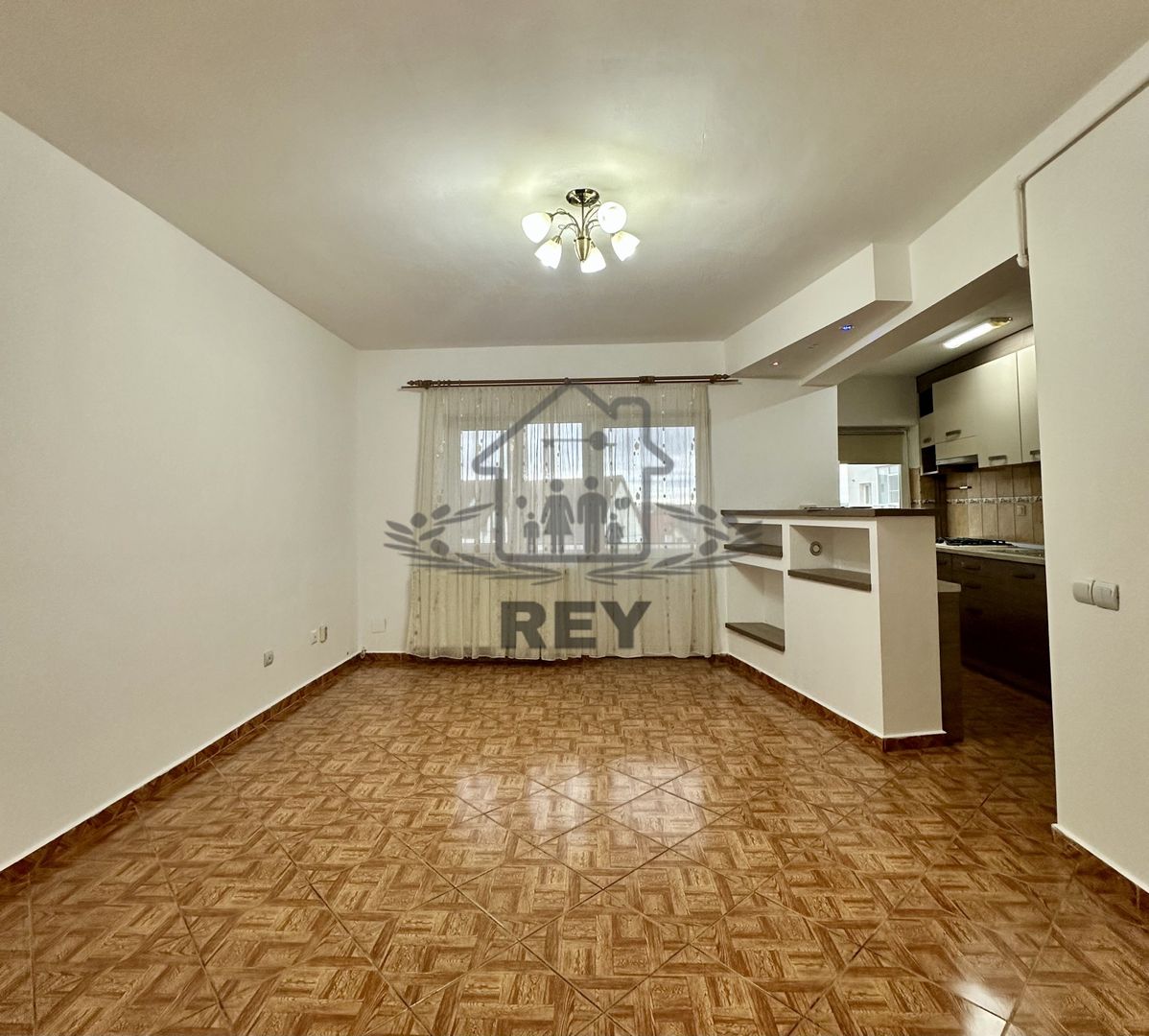 Apartament 4 camere cu garaj zona Strand- V.Aurie - Poză 2