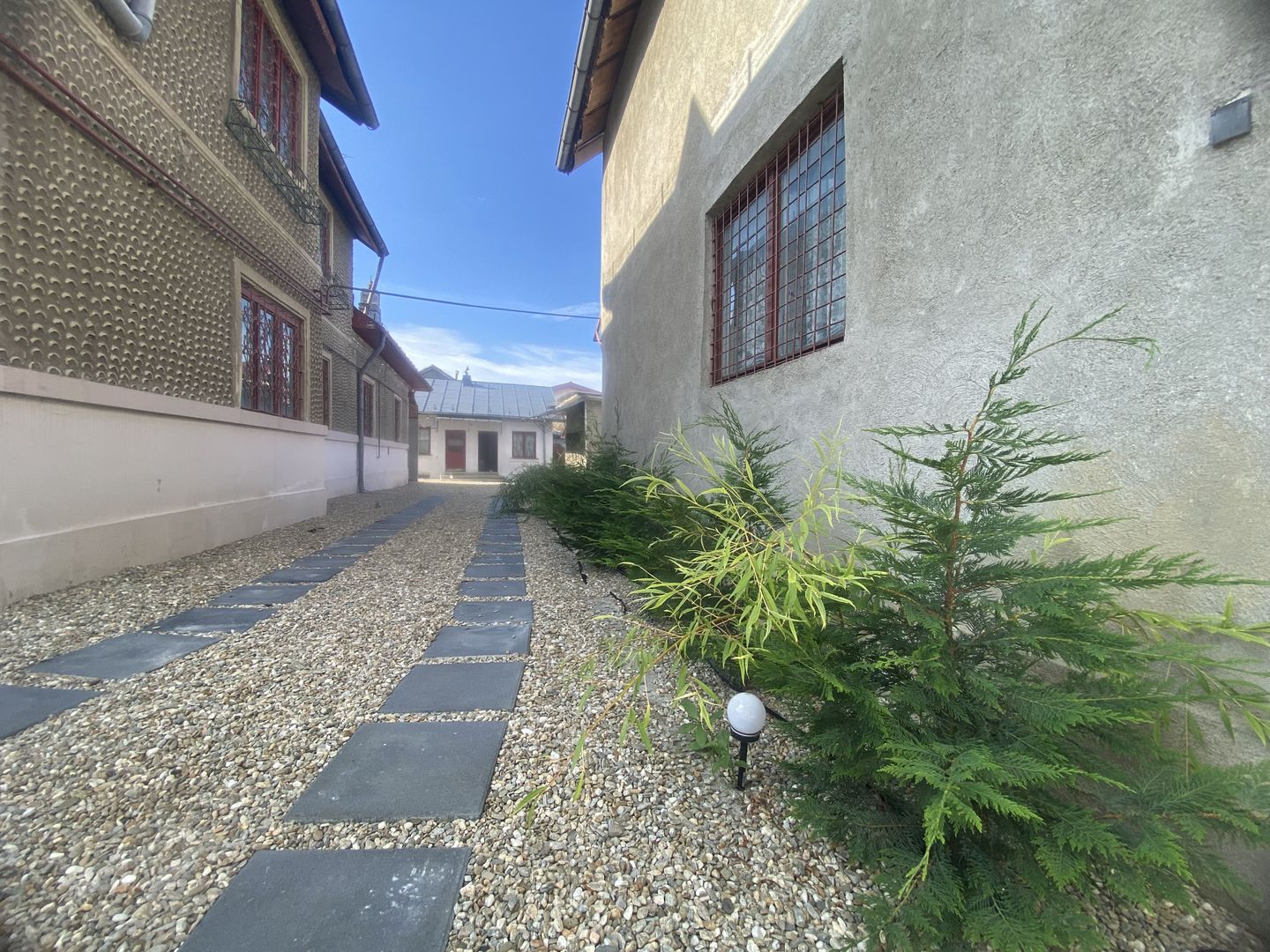 Vanzare casă cu potențial rezidențial și comercial în Pucioasa -441 mp - Poză 3