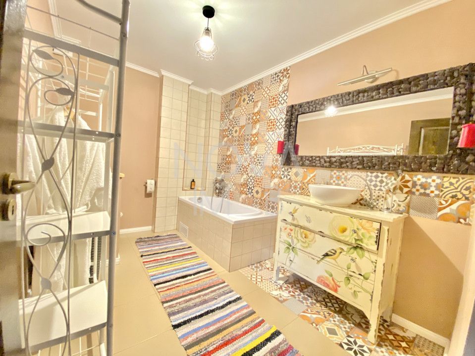 Apartament 3 camere, 2 bai, decomandat in Strand pentru inchiriat - Poză 3