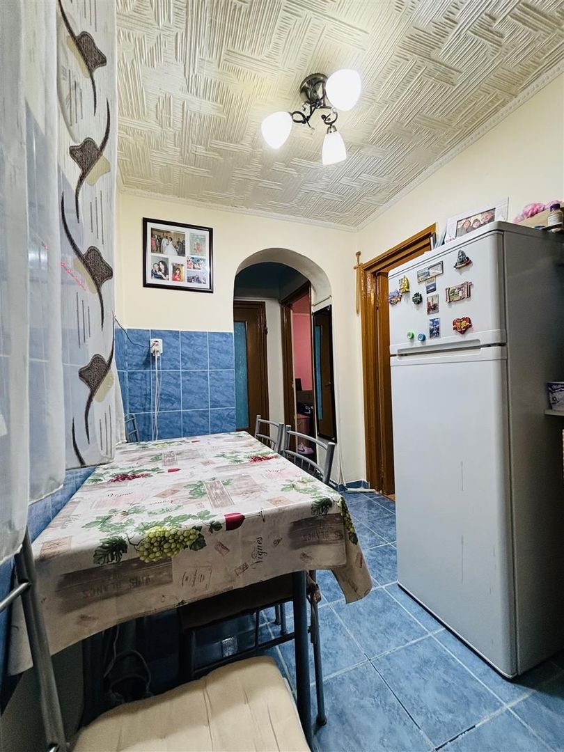 Apartament cu 2 camere decomandat zona Rogerius. - Poză 1