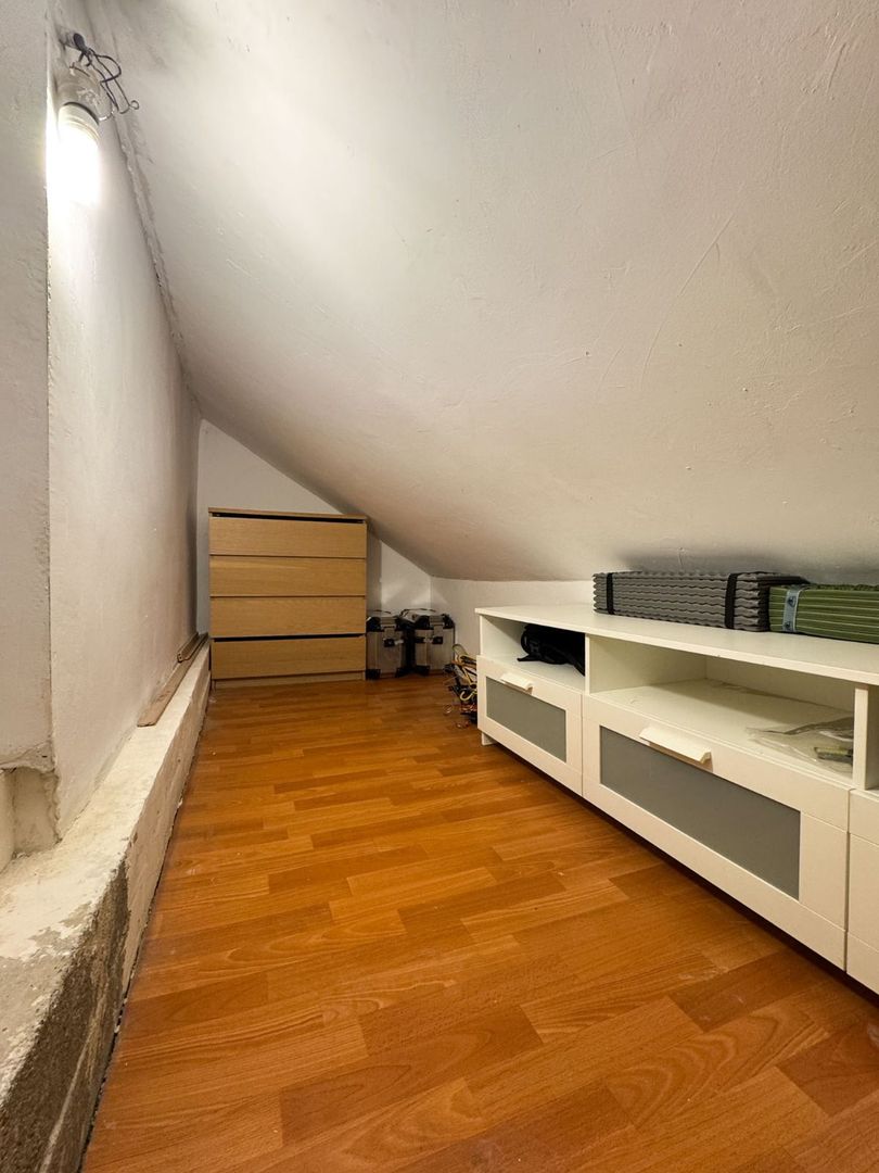 Apartament 2 camere - Domenii, etaj 2/2, centrala noua, curte, boxă, pod. - Poză 21
