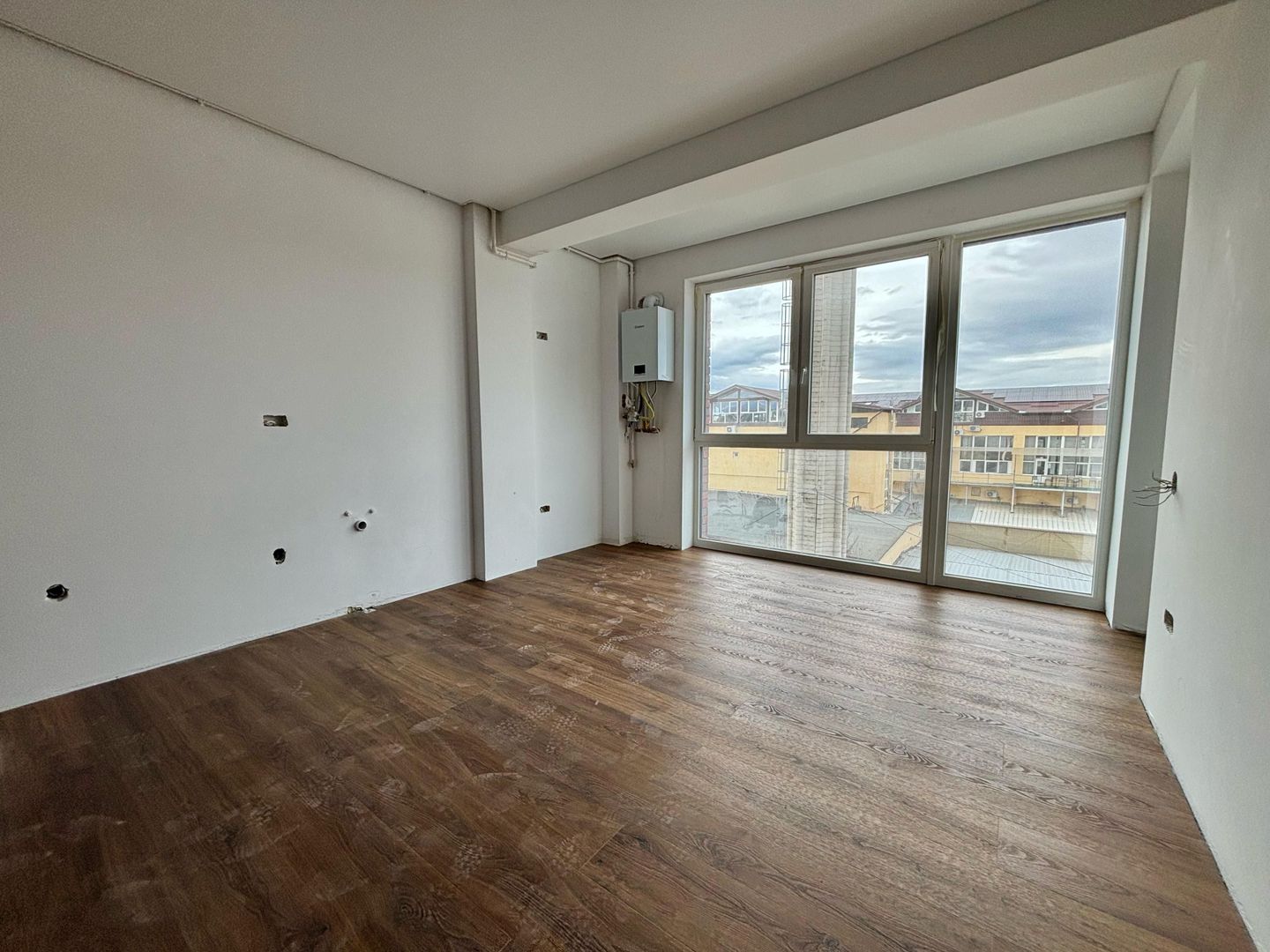 Apartament PREMIUM 3 camere cu GARAJ - zona Centrala - Poză 3