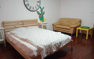 zona Piata Unirii, pietonala; centrala proprie; doua dormitoare. - Poză 2