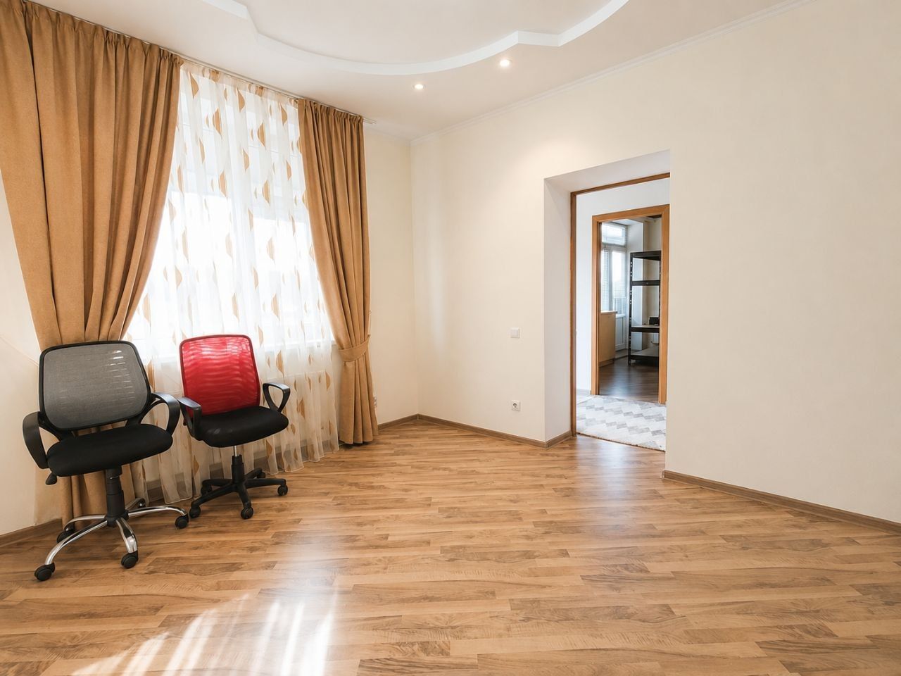 Casă 210 m² cu 5 dormitoare și teren 10 ari – Euroreparație | Drochia, str. Grigore Ureche - Poză 37
