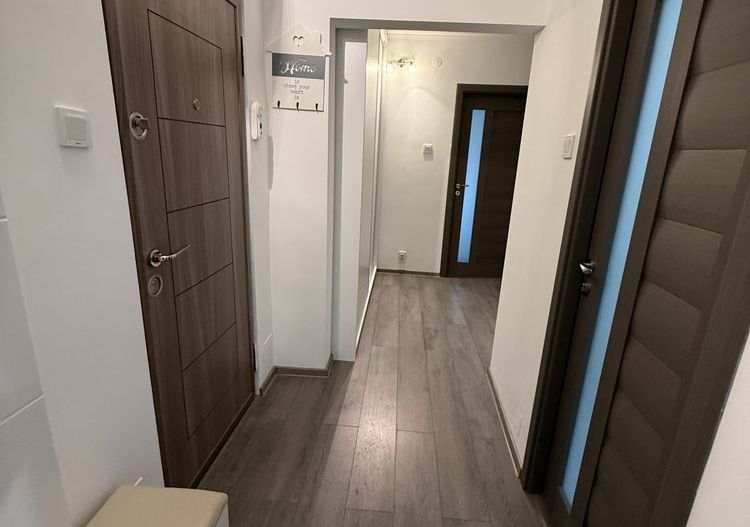 Apartament 3 camere Piata Centrala et 2,renovat toatal - Poză 1