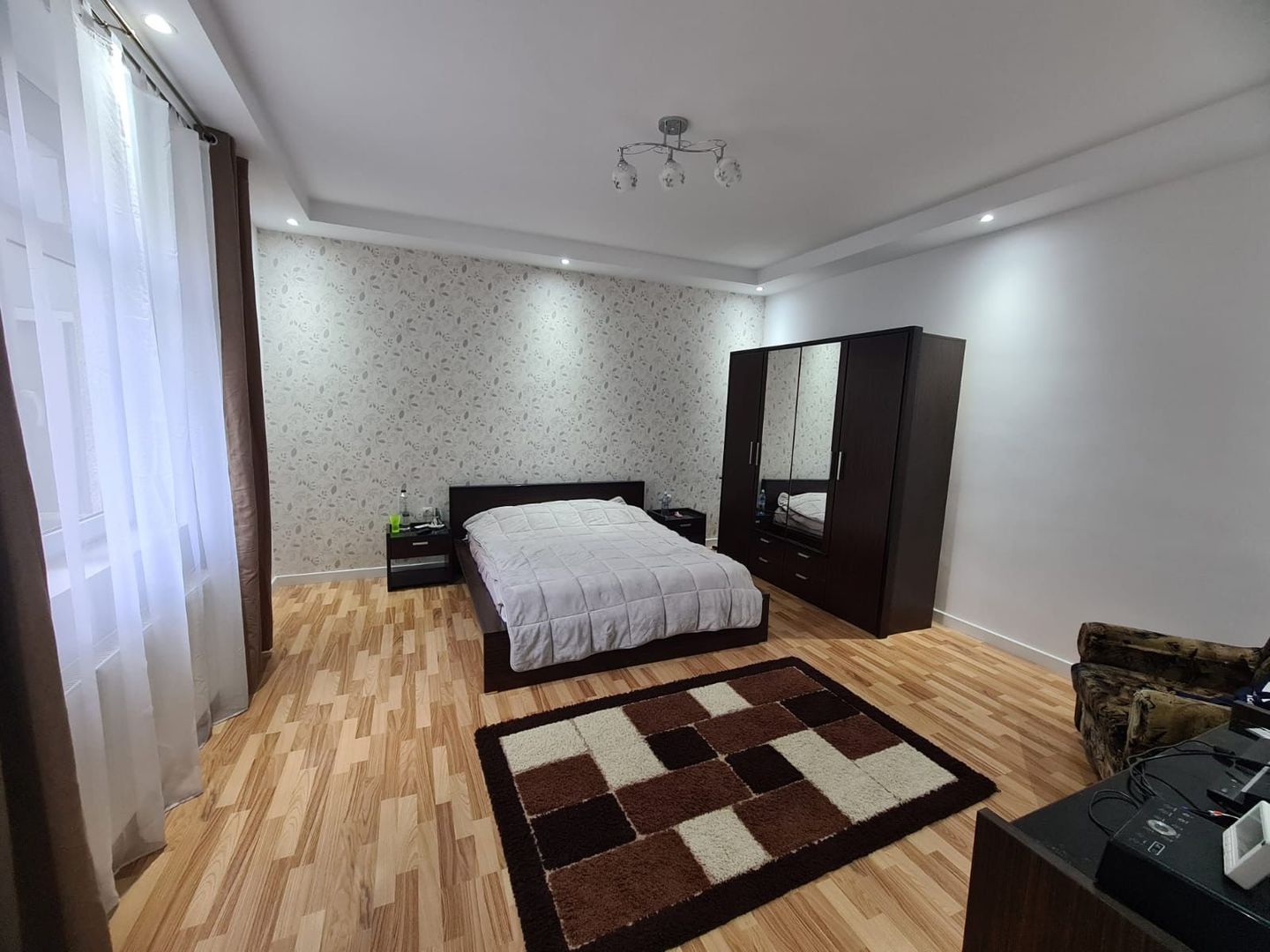 Apartament 3 camere - zona Sinaia - Poză 1