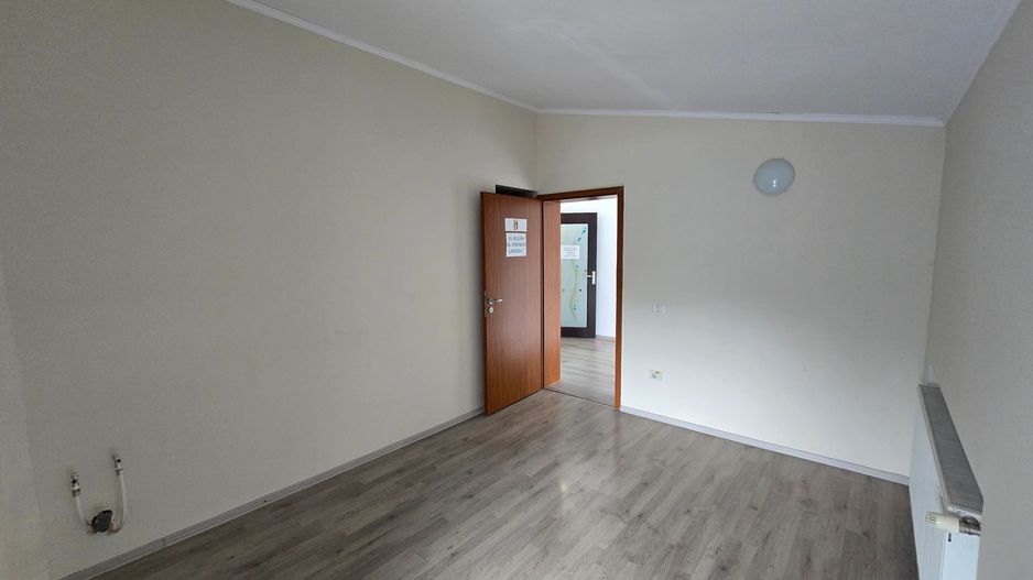 Etaj vila cu 5 camere, Dumbravita, Ideal pentru activitati comerciale - Poză 2
