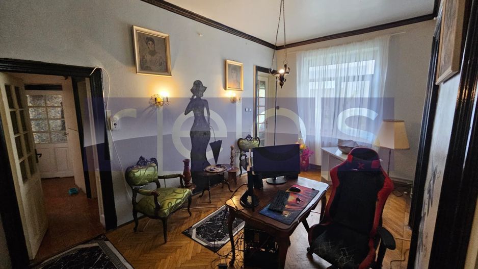 APARTAMENT ÎN VILĂ INTERBELICĂ | 4 CAMERE SPAȚIOASE | CURTE + CENTRALA PROPRIE | - Poză 1