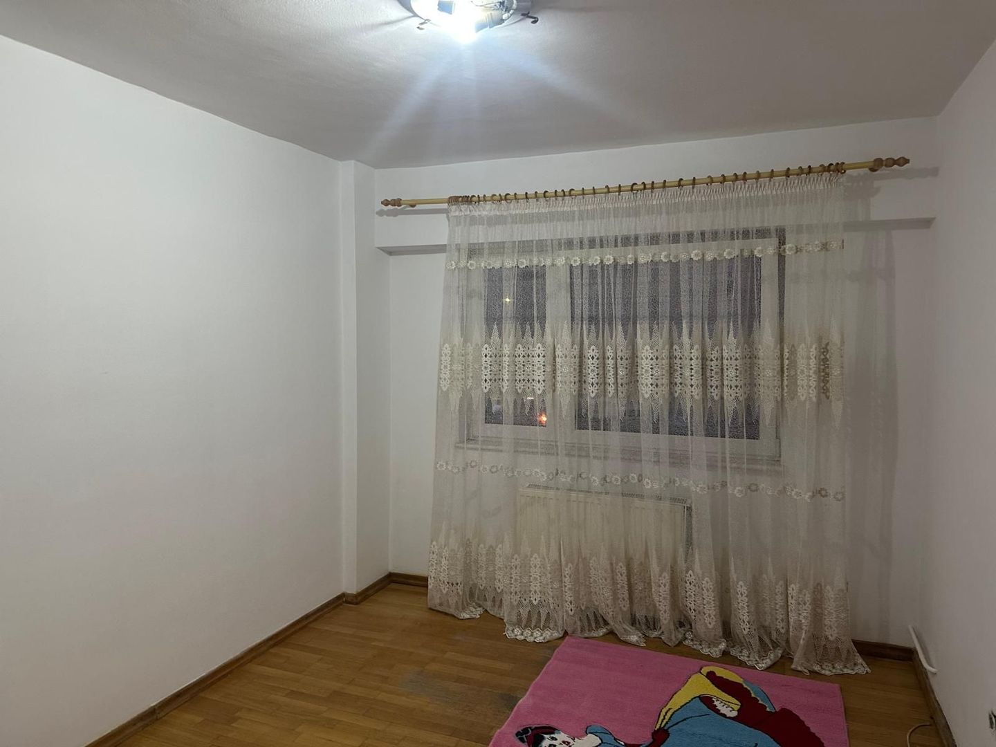 ageuropa.ro vinde apt. cu 4 cam. RENOVAT, 106mp, etaj 1 în zona SOARELUI. - Poză 8