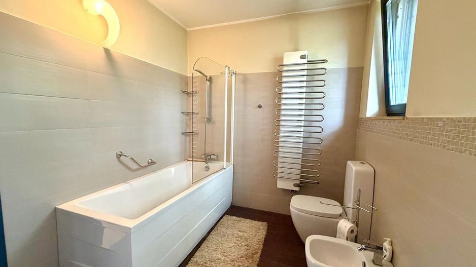 Vila cu 4 camere cu lift, jacuzzi și terasă panoramică tip penthouse - Poză 12