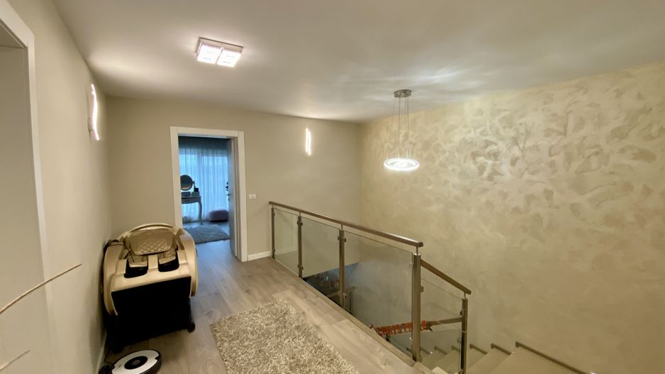 Vila pretabila pentru doua familii - Poză 14