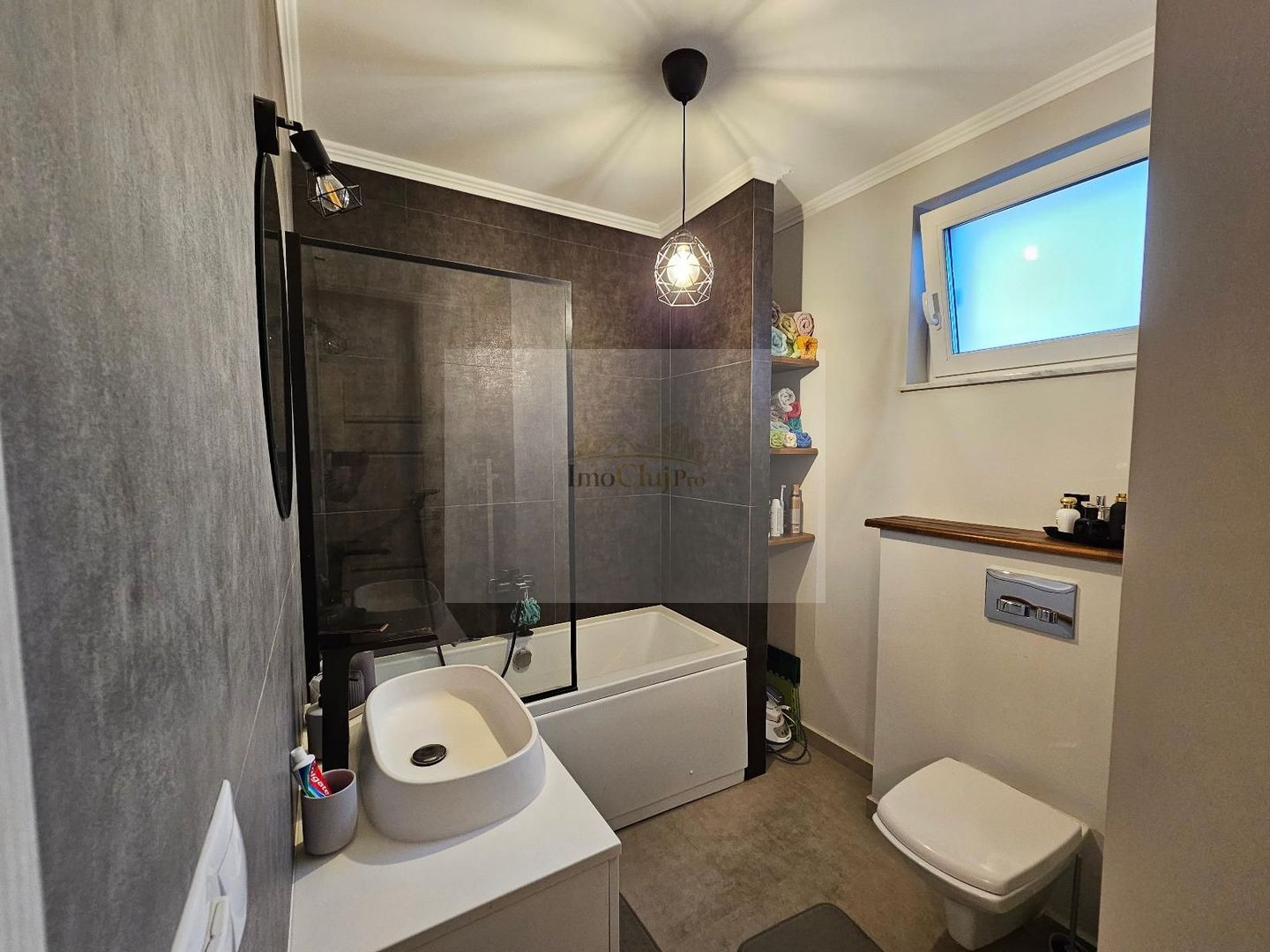 Casă spațioasă cu 4 camere și curte proprie – ideală pentru familie - Poză 11