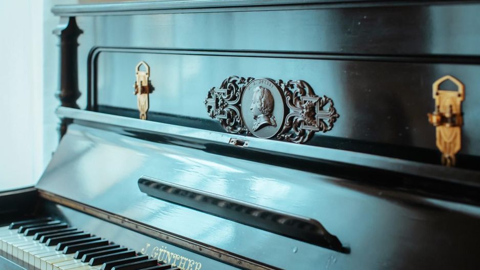 Piata Sfatului, apartament  deosebit, luminos, cu priveliște frumoasă - Poză 11