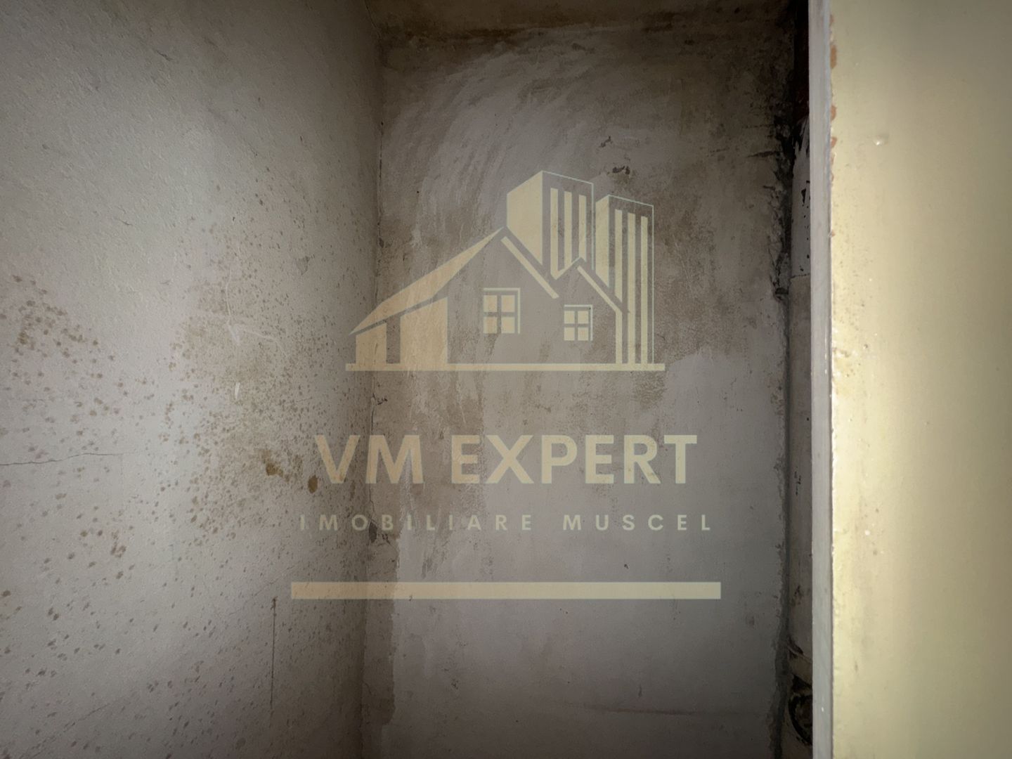 APARTAMENT 3 CAMERE ETAJ 4 VISOI CAMPULUNG - Poză 11