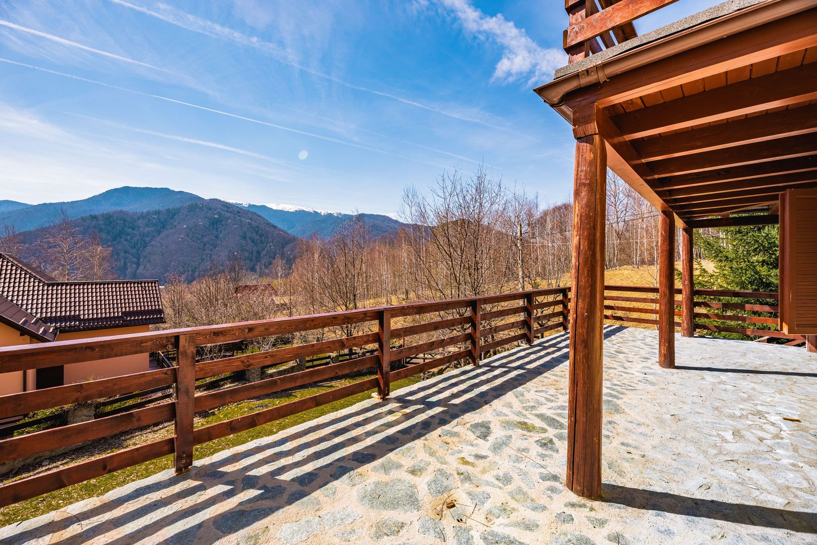 Casă de vacanță în Poiana Mărului. - Poză 3