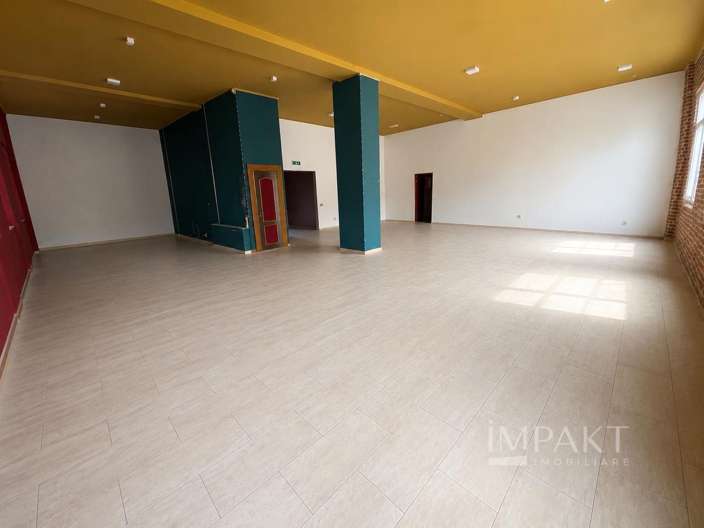 DE ÎNCHIRIAT | Spațiu comercial / EROILOR – 184 mp - Poză 2