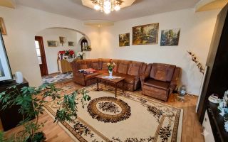 Casă spațioasă de vânzare, 220 mp, teren 700 mp, Horpaz – ideală pentru două familii - Poză 1