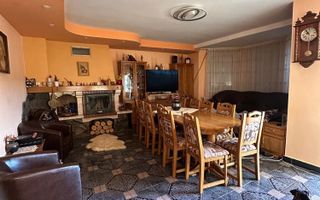 Casă spațioasă de vânzare – Corunca, zona Vatman - Poză 3