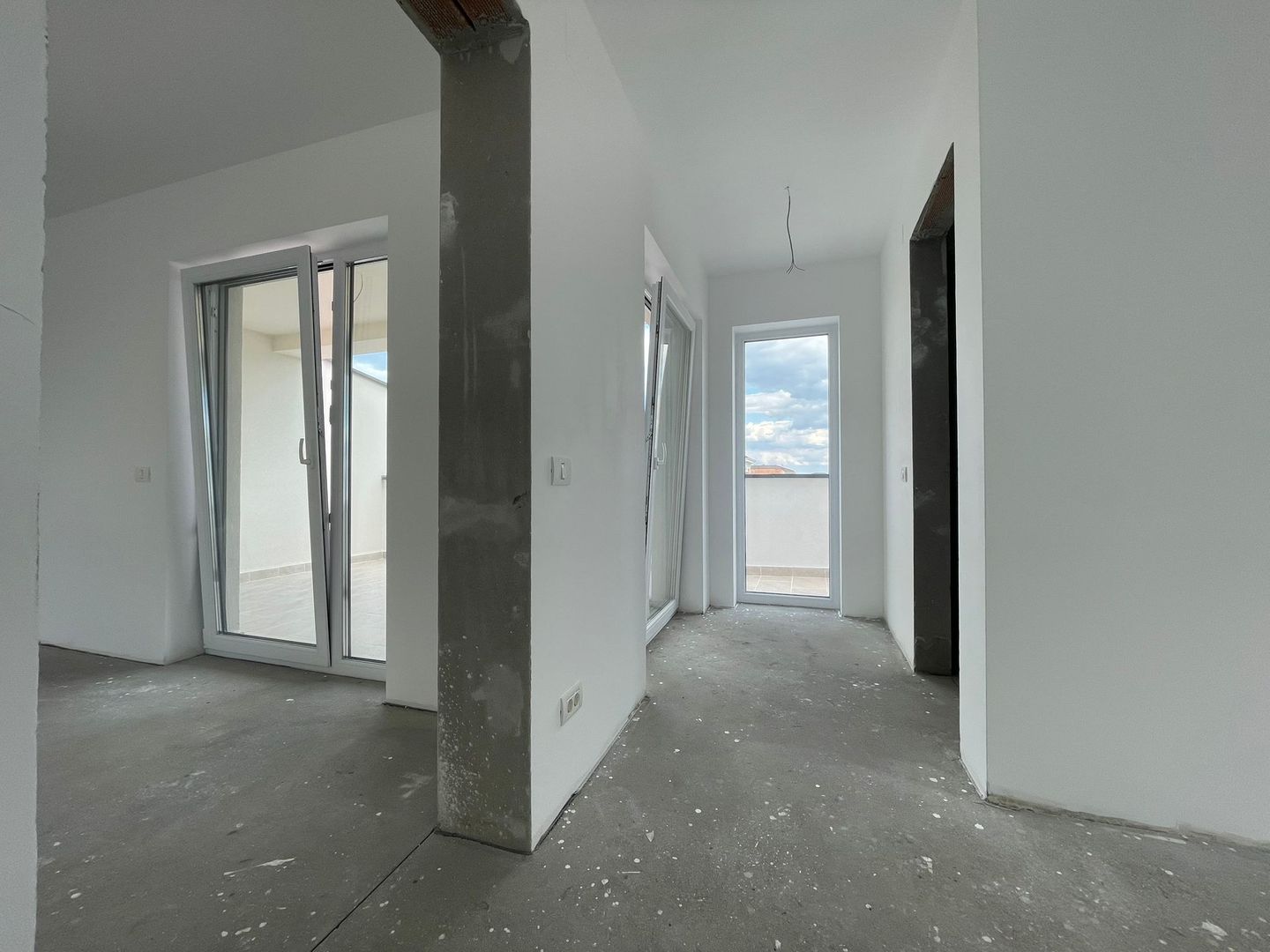 Duplex spațios cu teren generos-Moșnița Nouă - Poză 7