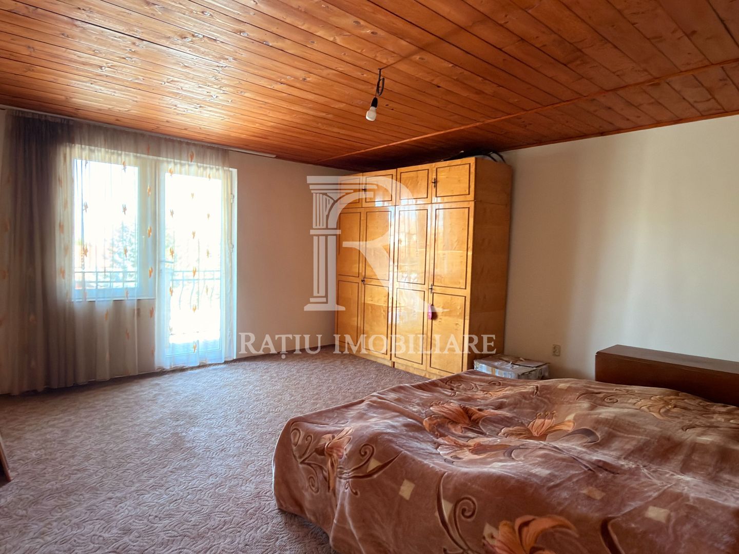 Casă cu spațiu comercial | Curte | Garaj | Parcare | Nojorid - Poză 15