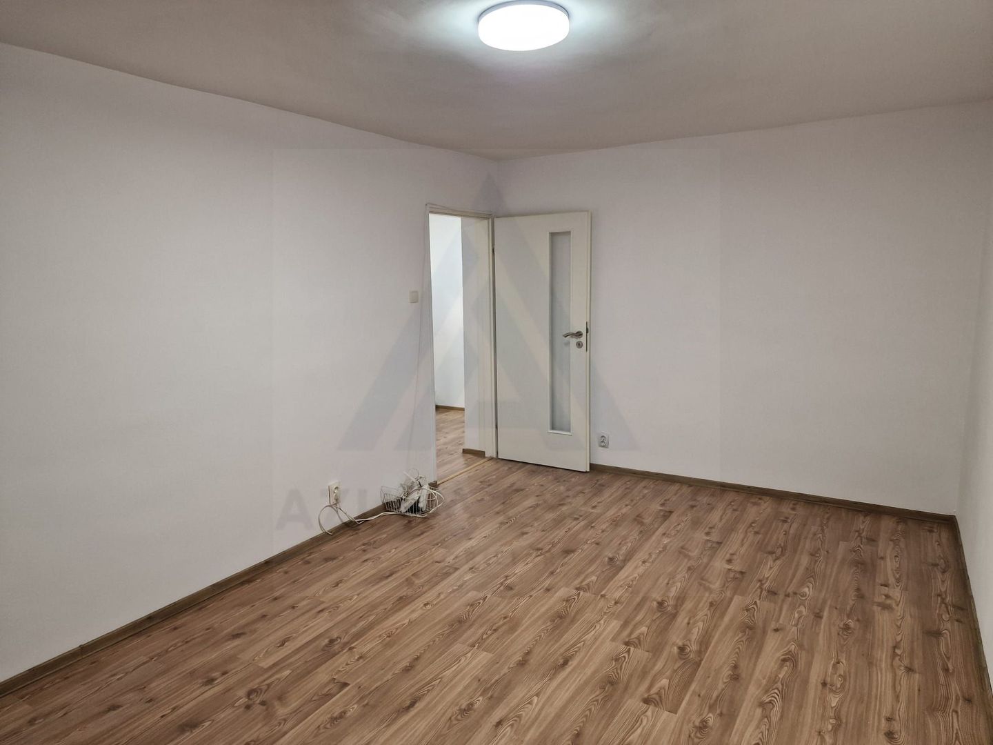 Apartament 3 camere 2 bai 66mp + pivnita Terezian - Poză 12