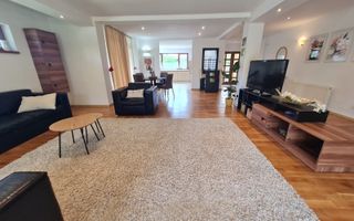 Vila spațioasă și recent renovată în Ghiroda! - Poză 60