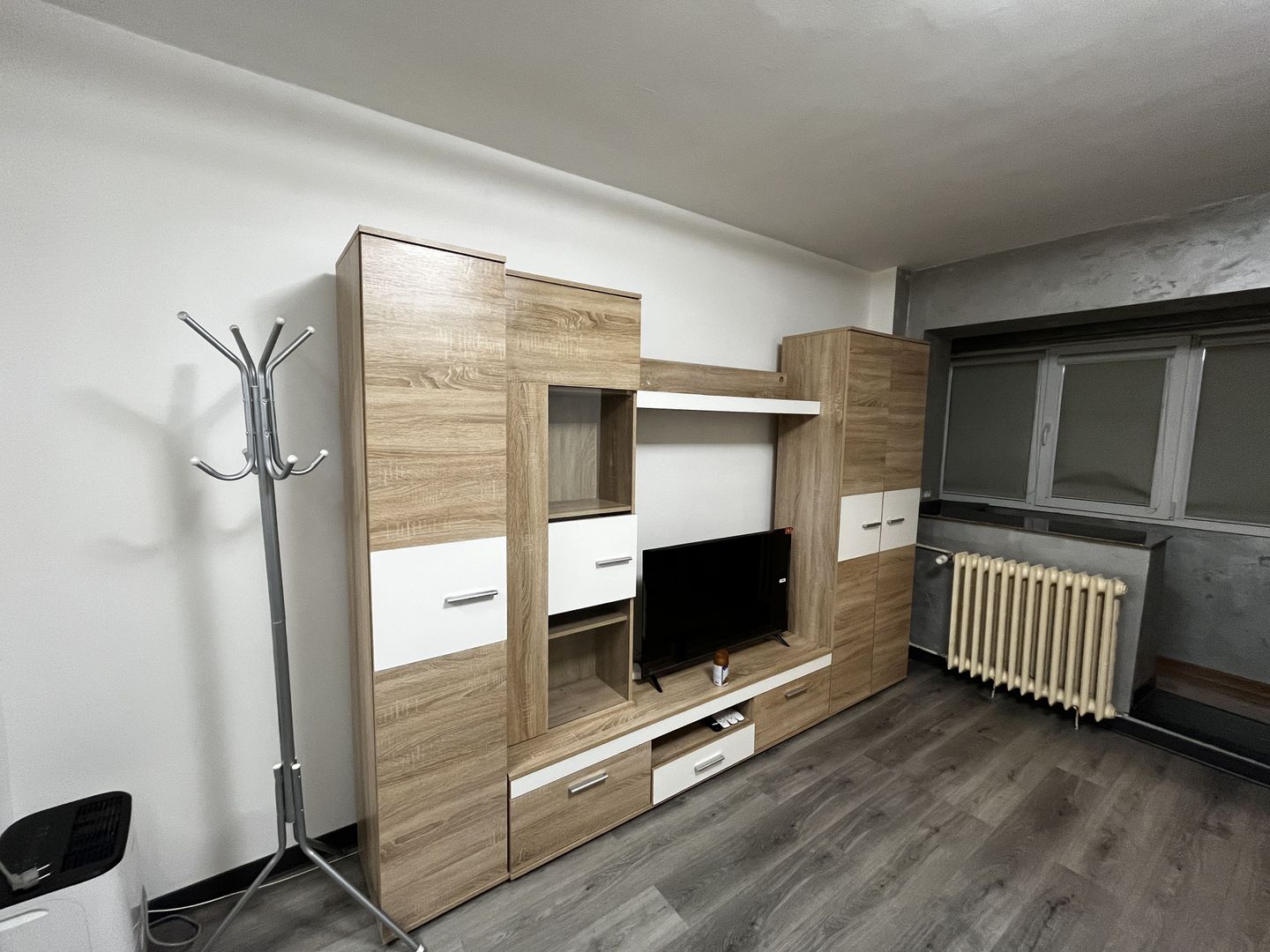 Garsonieră renovată 2025, parter, mobilată complet, zona Titan - Poză 2