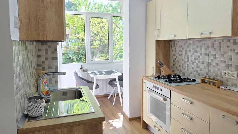 Piata Romana, 4 camere 138 MP total, Etaj 2/9, renovat - utilat, liber - Poză 48