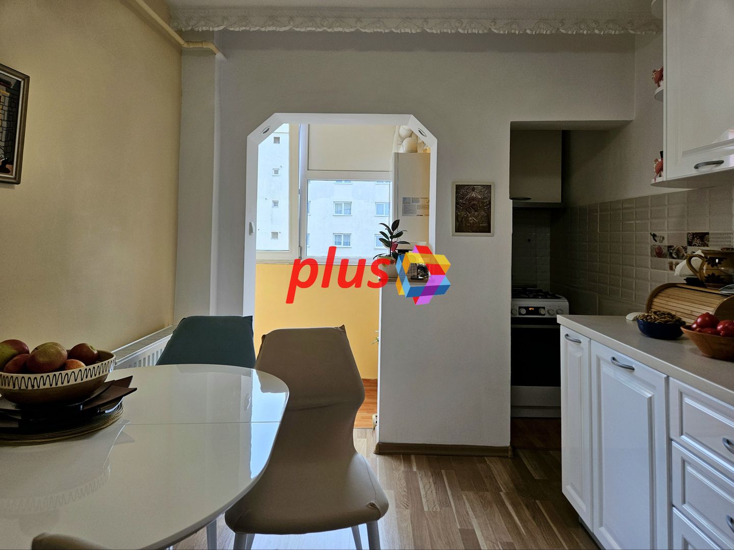 Apartament cu patru camere, zona Calea Bucuresti - Judetean 100 MP - Poză 6