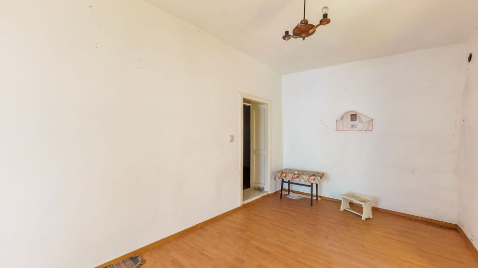 Casă cu potențial în Iratoș - Poză 23