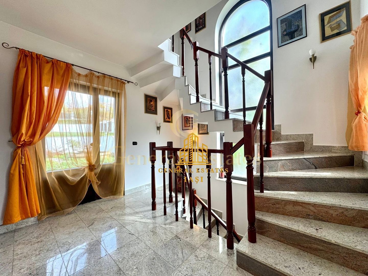 Vânzare Casă în Bucium cu Priveliște Panoramică - Poză 2