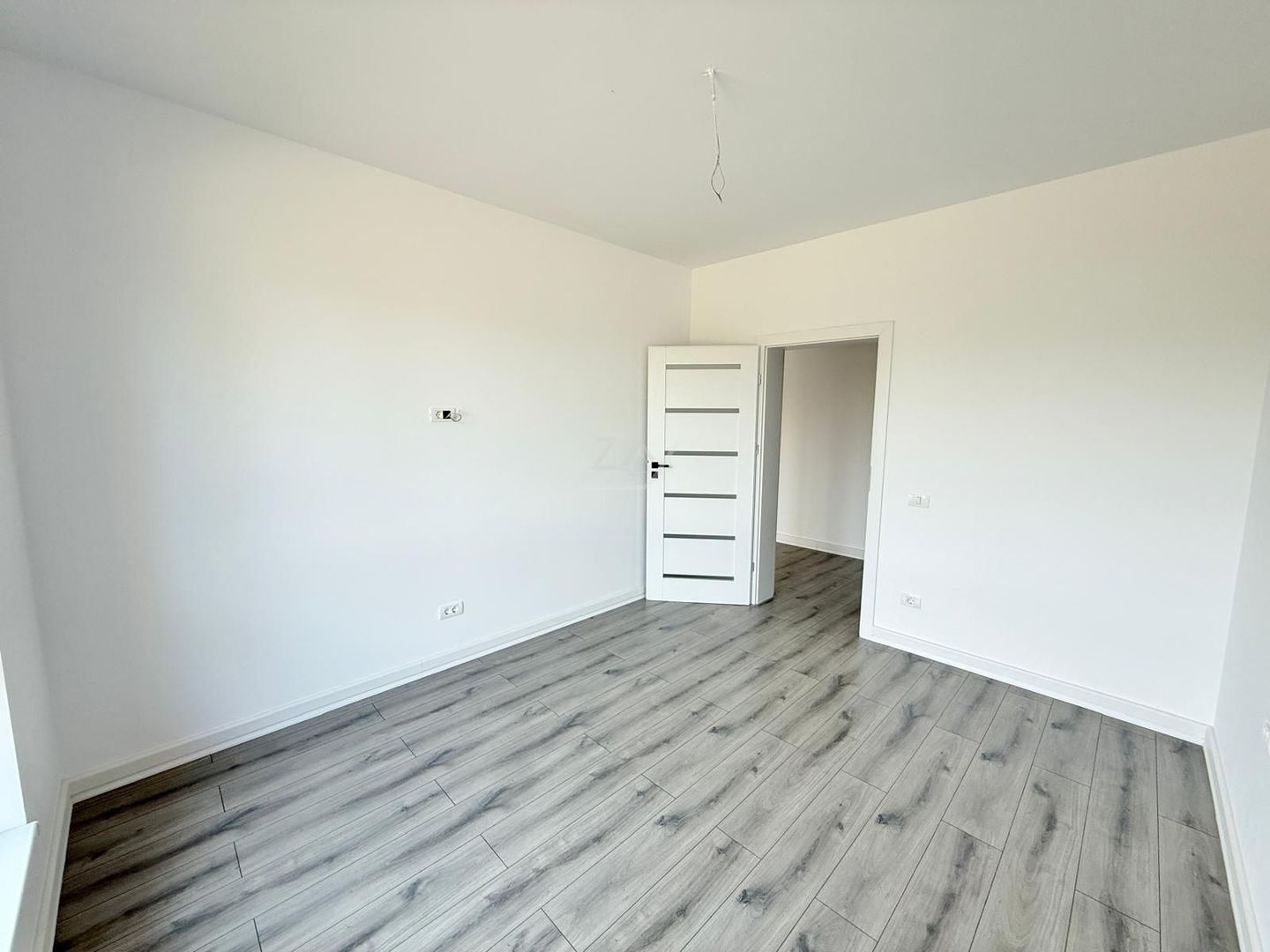 Gradina Proprie. Bloc finalizat. Pozitie excelenta - la asfalt. Loc de parcare. - Poză 6