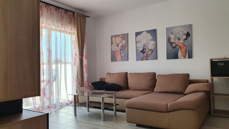 Casa cu 4 camere si garaj - Poză 1