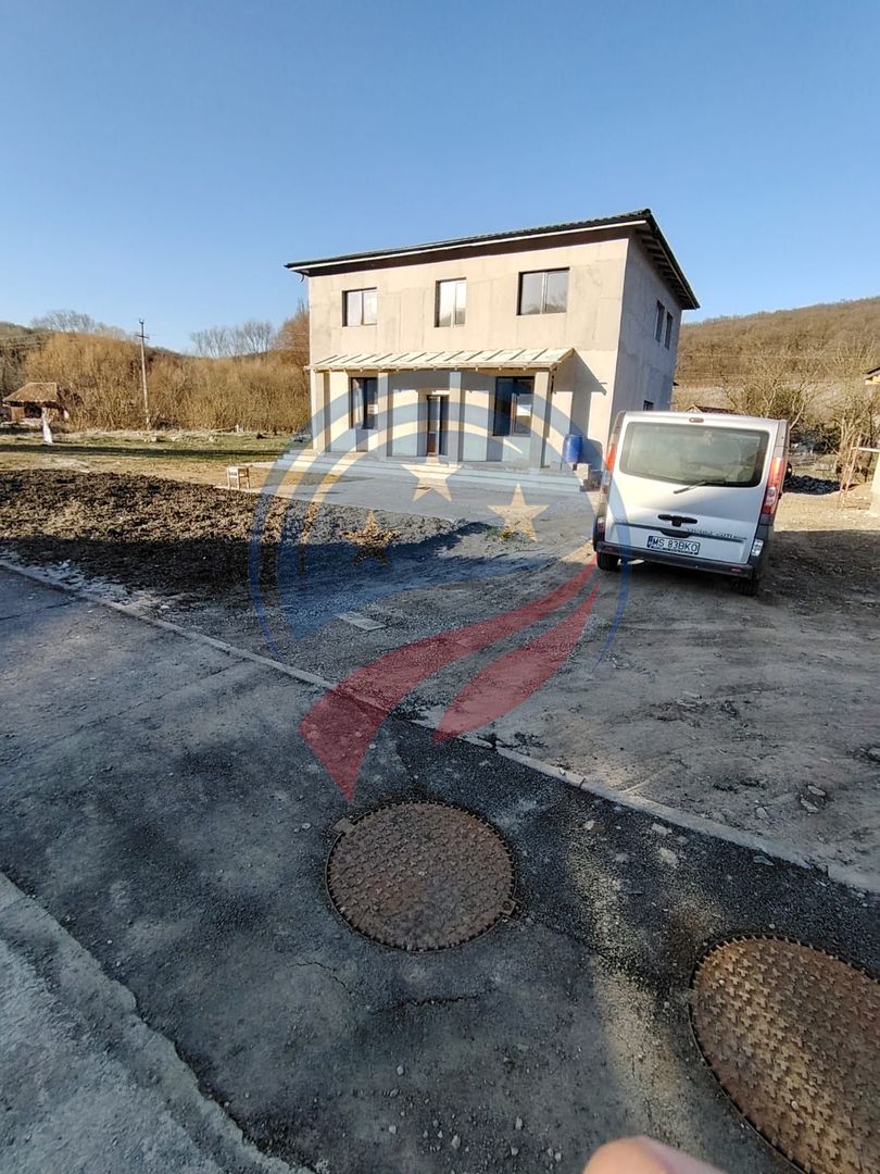 Vilă semifinisată de vânzare str. Remetea 217 mp si 670 mp teren - Poză 2