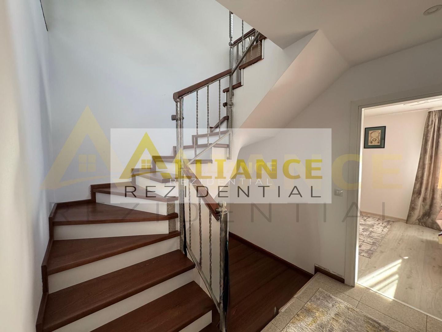 TREND RESIDENCE Vila P+1+M 4 camere 2 bai 120 mpu - Poză 8