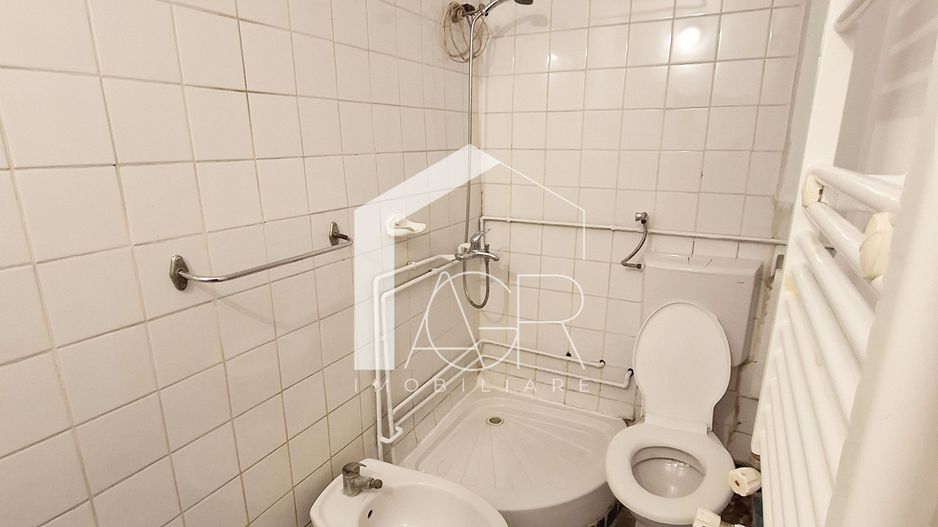 Casa cu 3 camere, zona Mihai Bravu - Poză 10