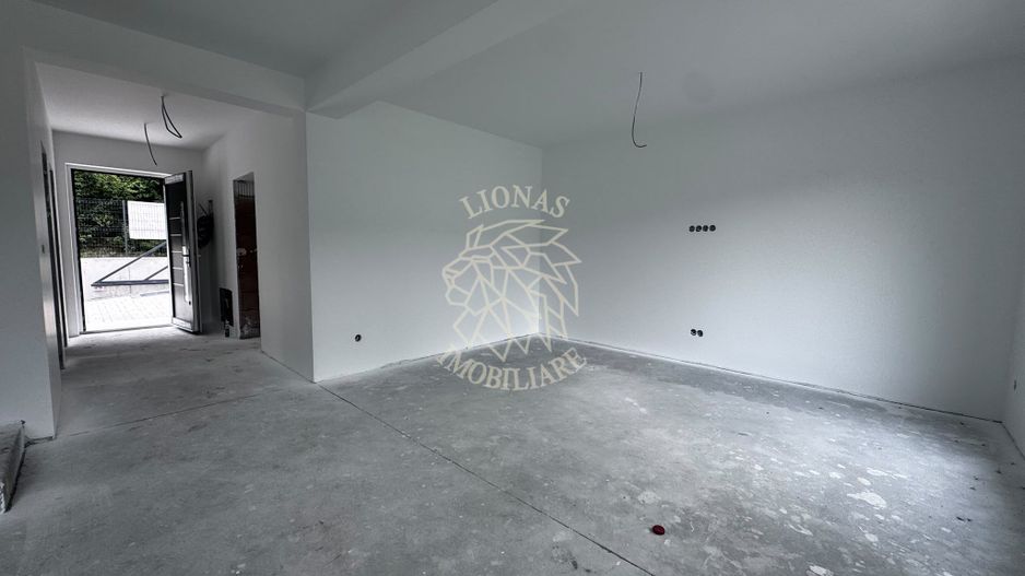 Casa Finisata 164 mp con.-teren 400 mp-garaj-1 km de Podul Jelnei - Poză 2