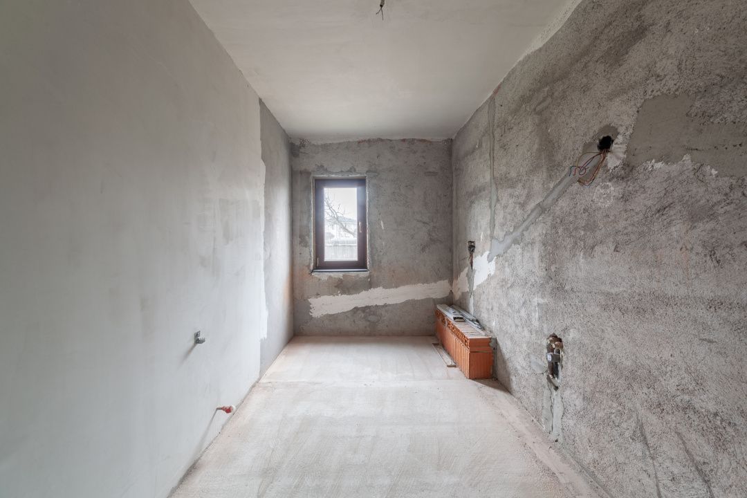 Casa sptioasa cu potential real in Maracineni la 5 pasi de Pitesti-Arges! - Poză 13