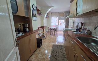 Apartament 4 Camere,79mp Utili, Etaj 2, Zona Cetate - Poză 2