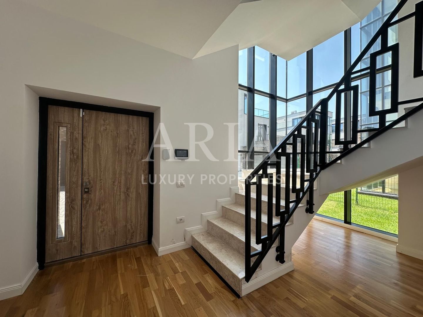 VILLA FIRST RENT – GARAJ - GATED COMPLEX - Poză 1