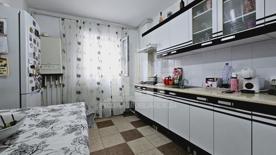 Apartament cu 3 camere decomandate, Cetate - Poză 3