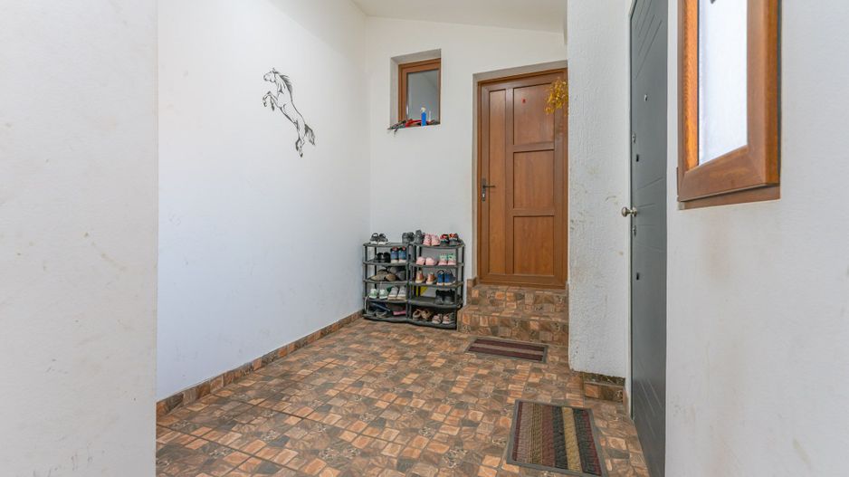 Casa insiruita compusa din 4 camere in Sanpetru - Poză 19