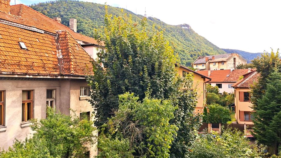 Apartament cu 2 camere, priveliște superbă spre Tâmpa, zonă centrală - Poză 2