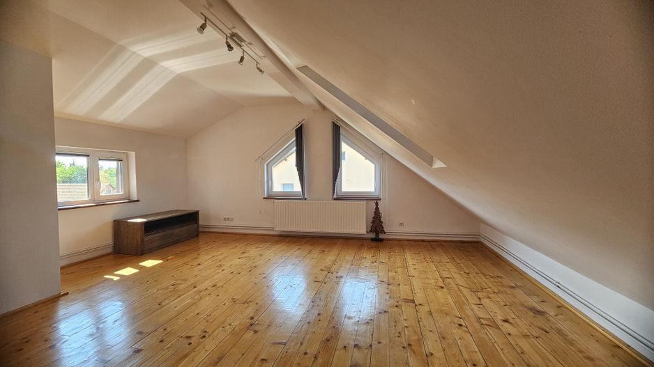 Apartament de inchiriat 6 camere 179 mp Etaj 2 + mansardă - Poză 24