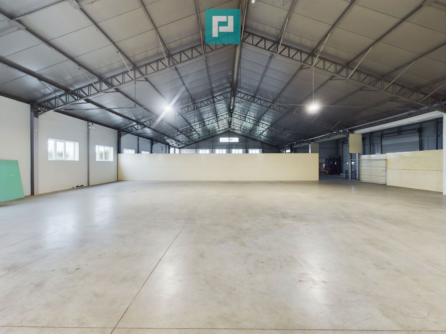 Hală cu birouri și platformă betonată de 2.500 mp - Poză 18