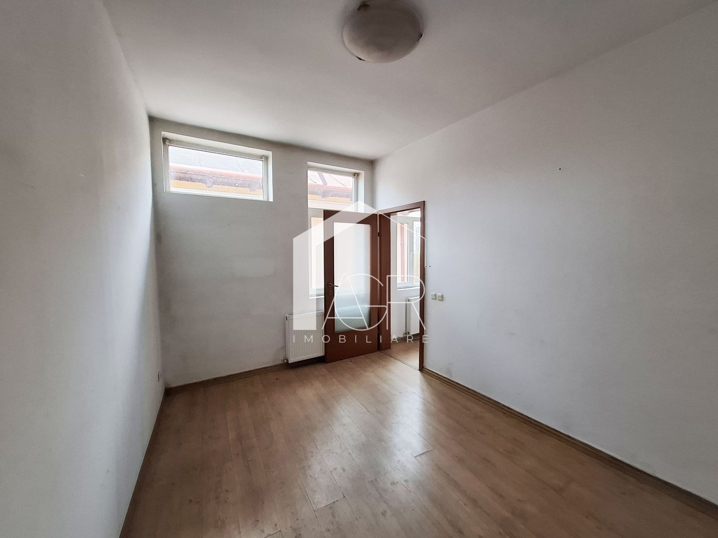 Casa cu 4 camere, zona Central - Poză 15