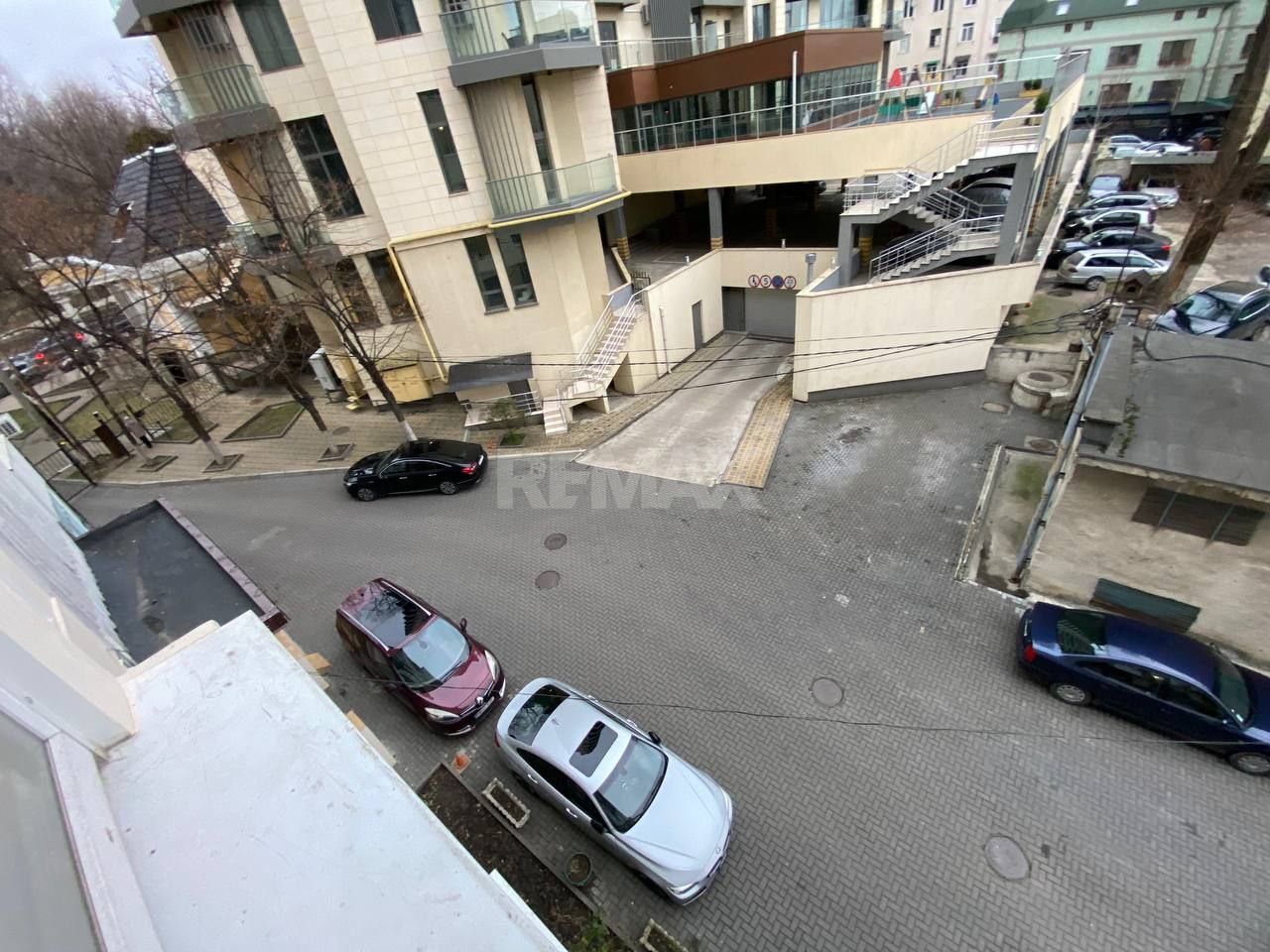 Apartament de închiriat în inima Chișinăului! - Poză 12