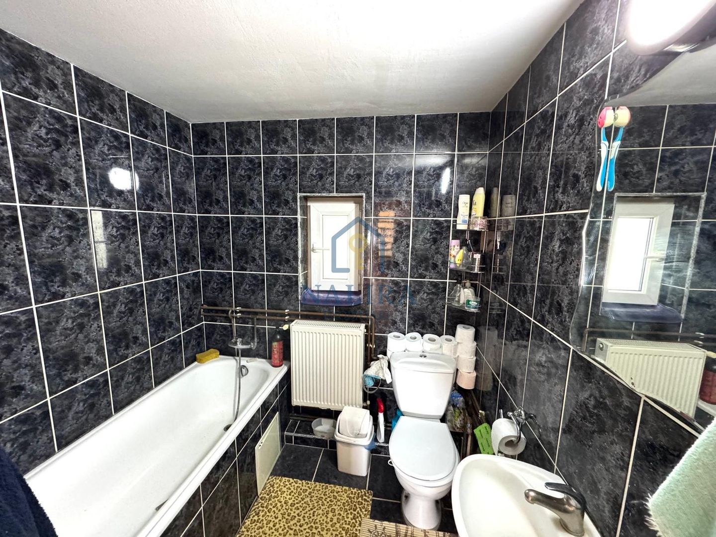 Casa spatioasa cu zona amenajata pentru ferma Cicarlau - Poză 19