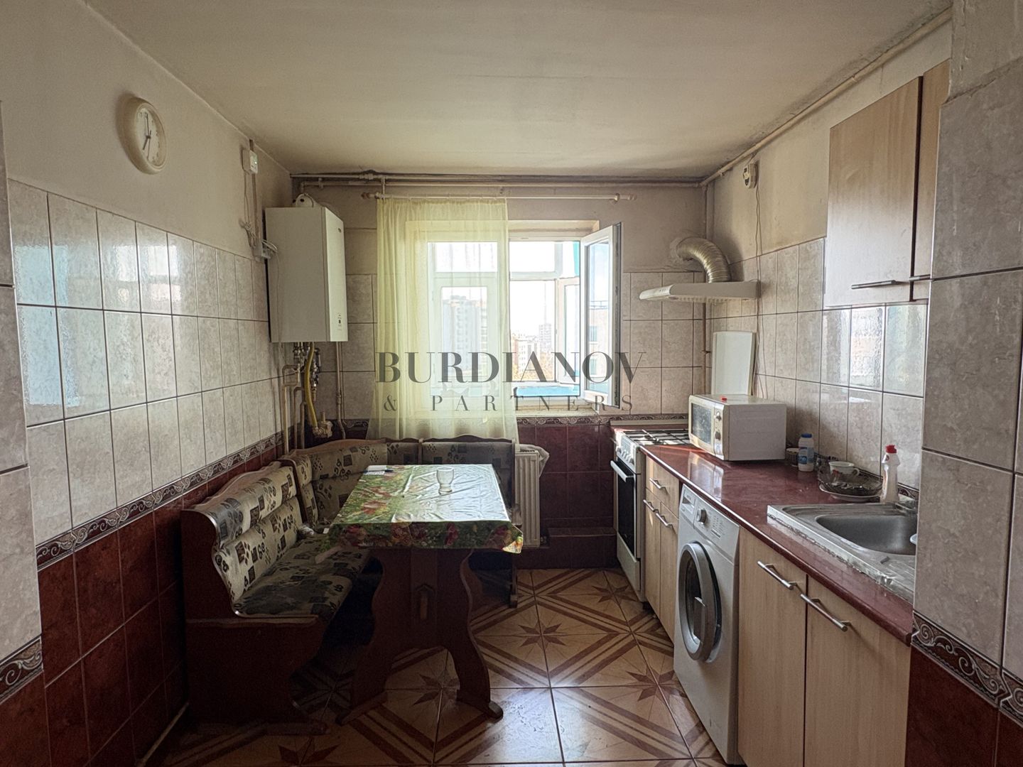 Apartament cu 3 camere - Centrală proprie - Metrou Apărătorii Patriei - Poză 1